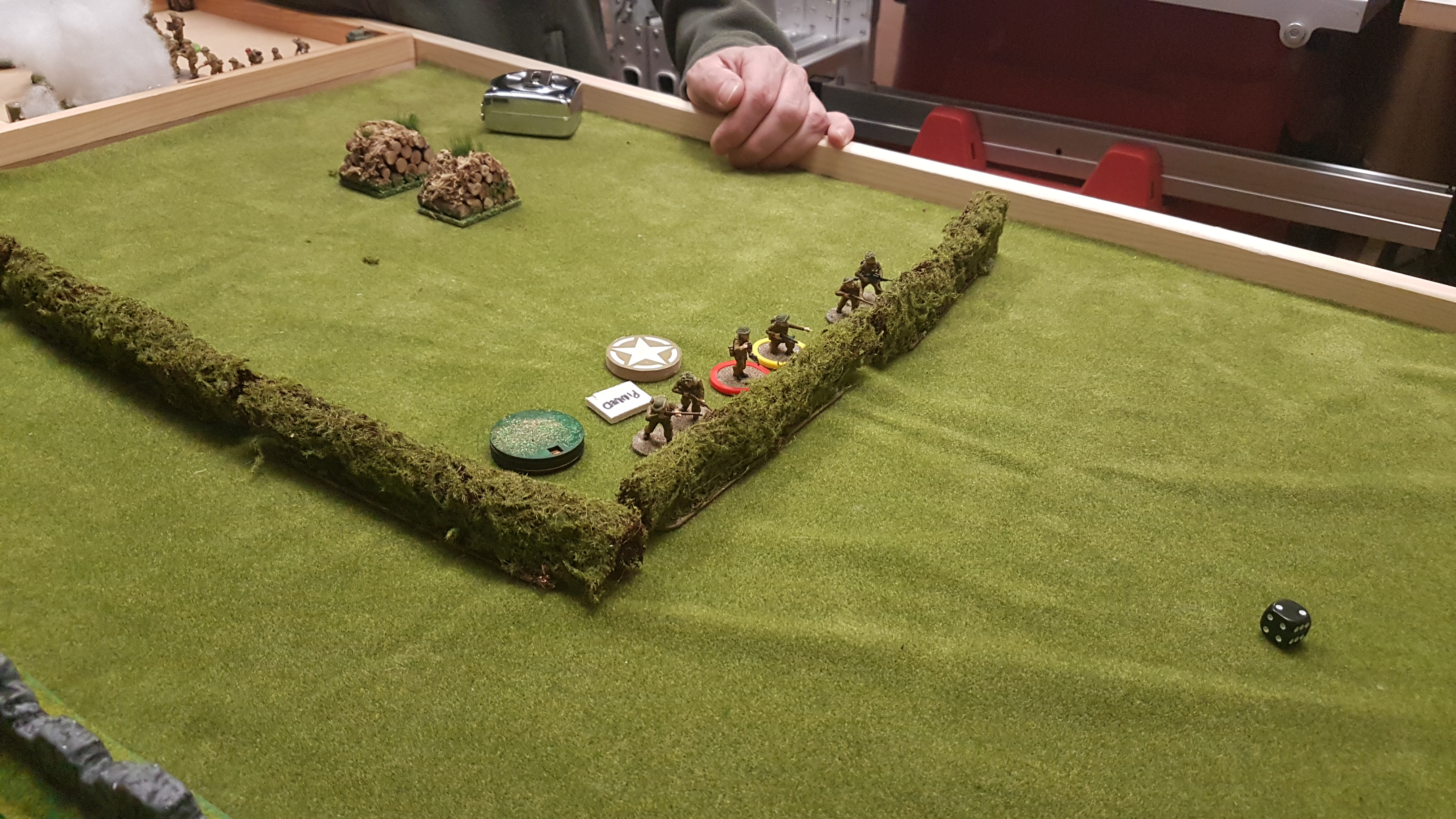 The British left flank comes under sustained fire resulting in a number of casualties and the section becoming pinned.